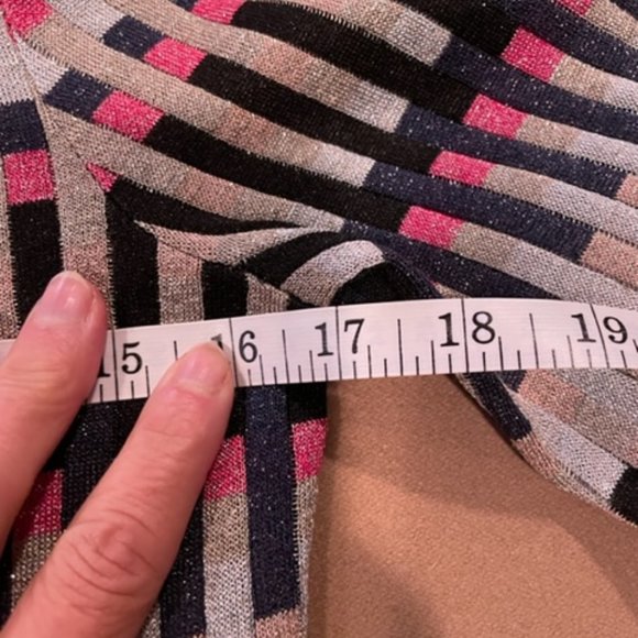 Carlisle New York NWOT Metallic Long Sleeved V-Neck Sweater - Size X-Small - Picture 10 of 11